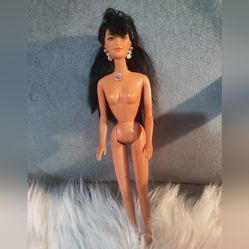 Vintage Sparkle Beach Barbie Kira Doll 1995