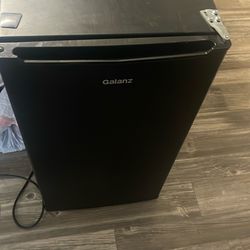 Galanz Mini fridge