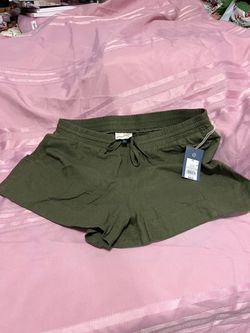 Women’s shorts size (XL)