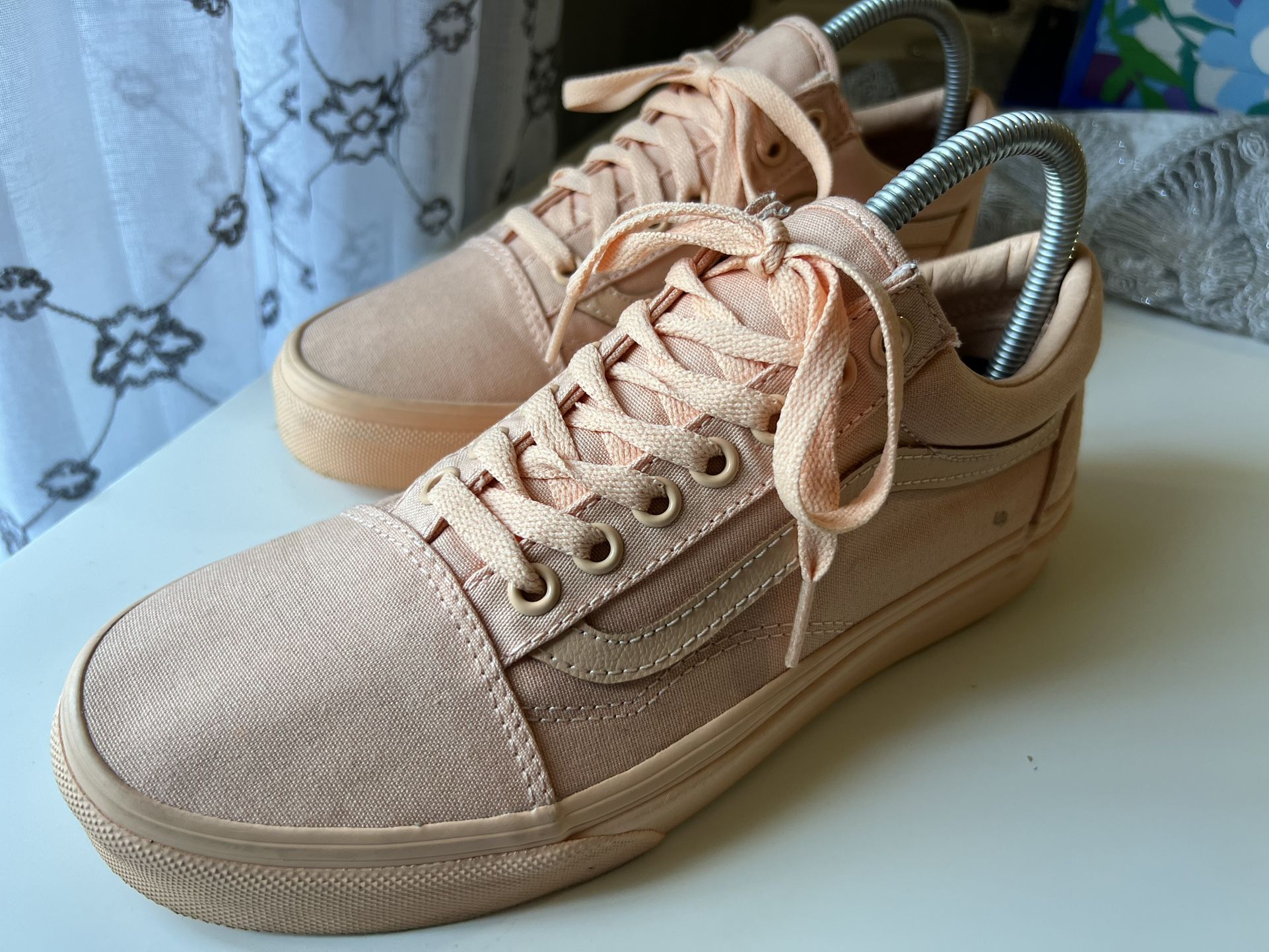 Vans Shoes Men’s Siz (6.5). Women (8)