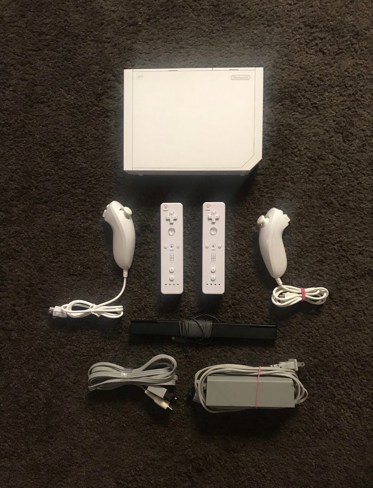 NINTENDO WII With 33 WII GAMES MARIO KART,MARIO PARTY,ZELDA,WII SPORTS,LUIGIS MANSION and More
