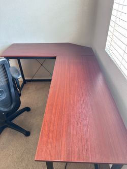 Desk in very good condition