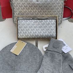 Michael Kors Set NWT Michael Kors Hat and gloves NWT pick up in the city of Pico Rivera