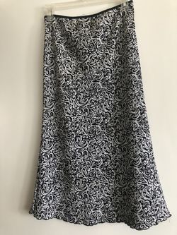 Skirt size small