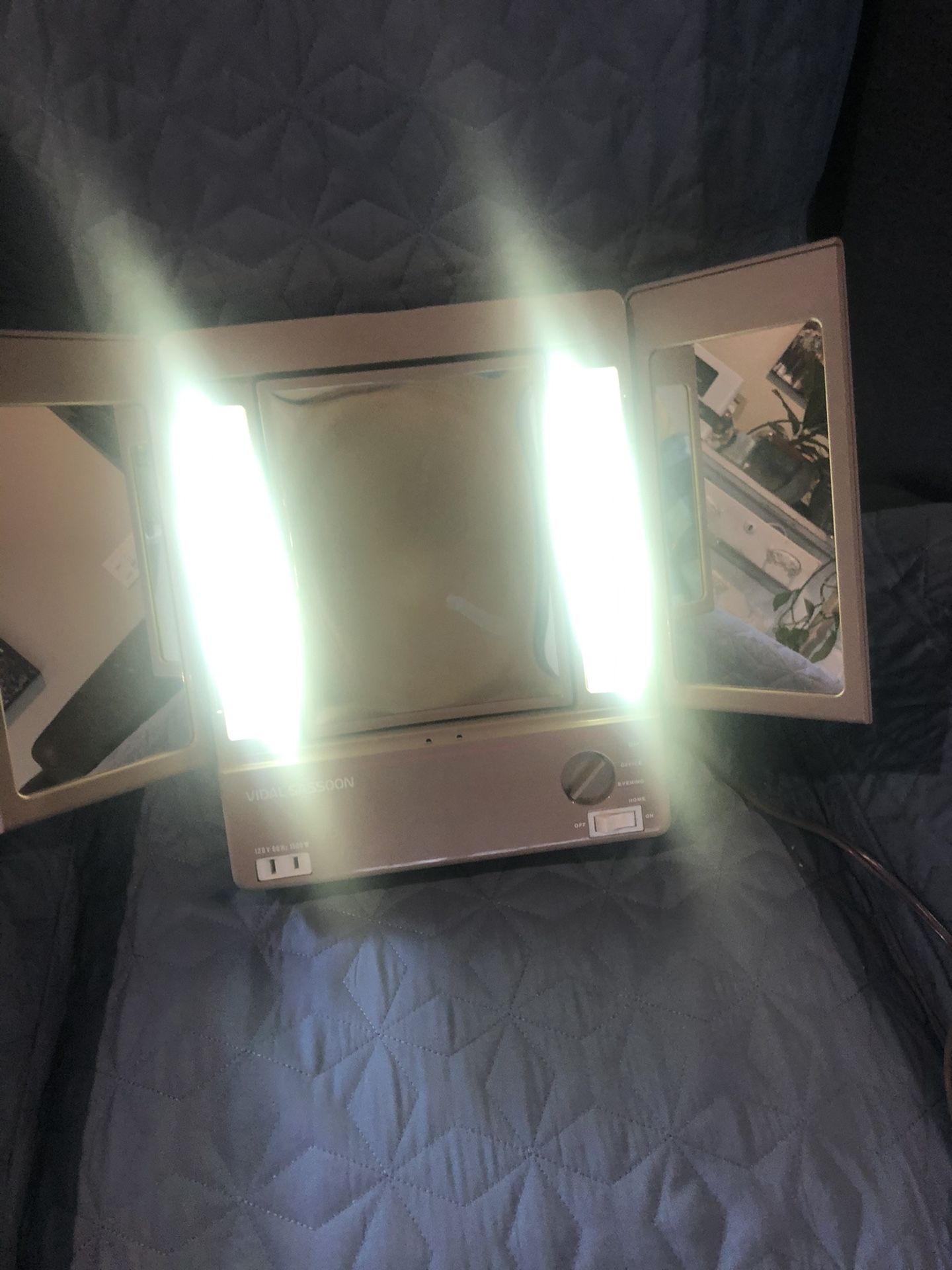 Vidal Sasoon Vintage Mirror With Lights
