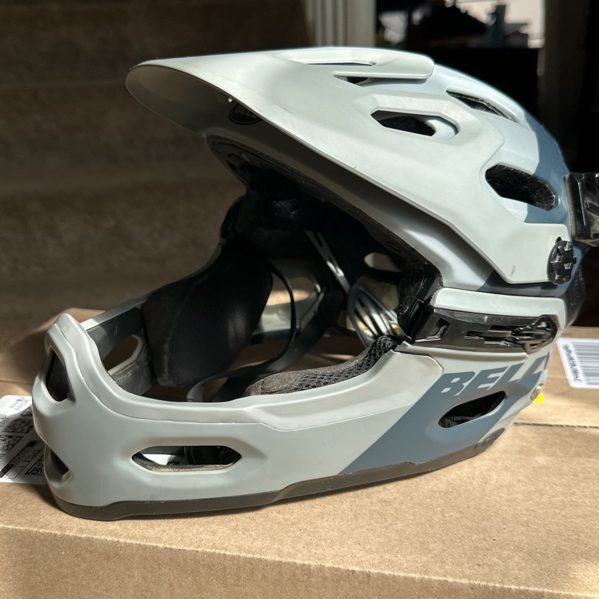 Bell Super 3R MIPS (size S)