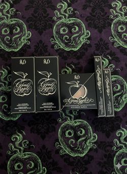 Discontinued Kat Von D Brand New Bundle