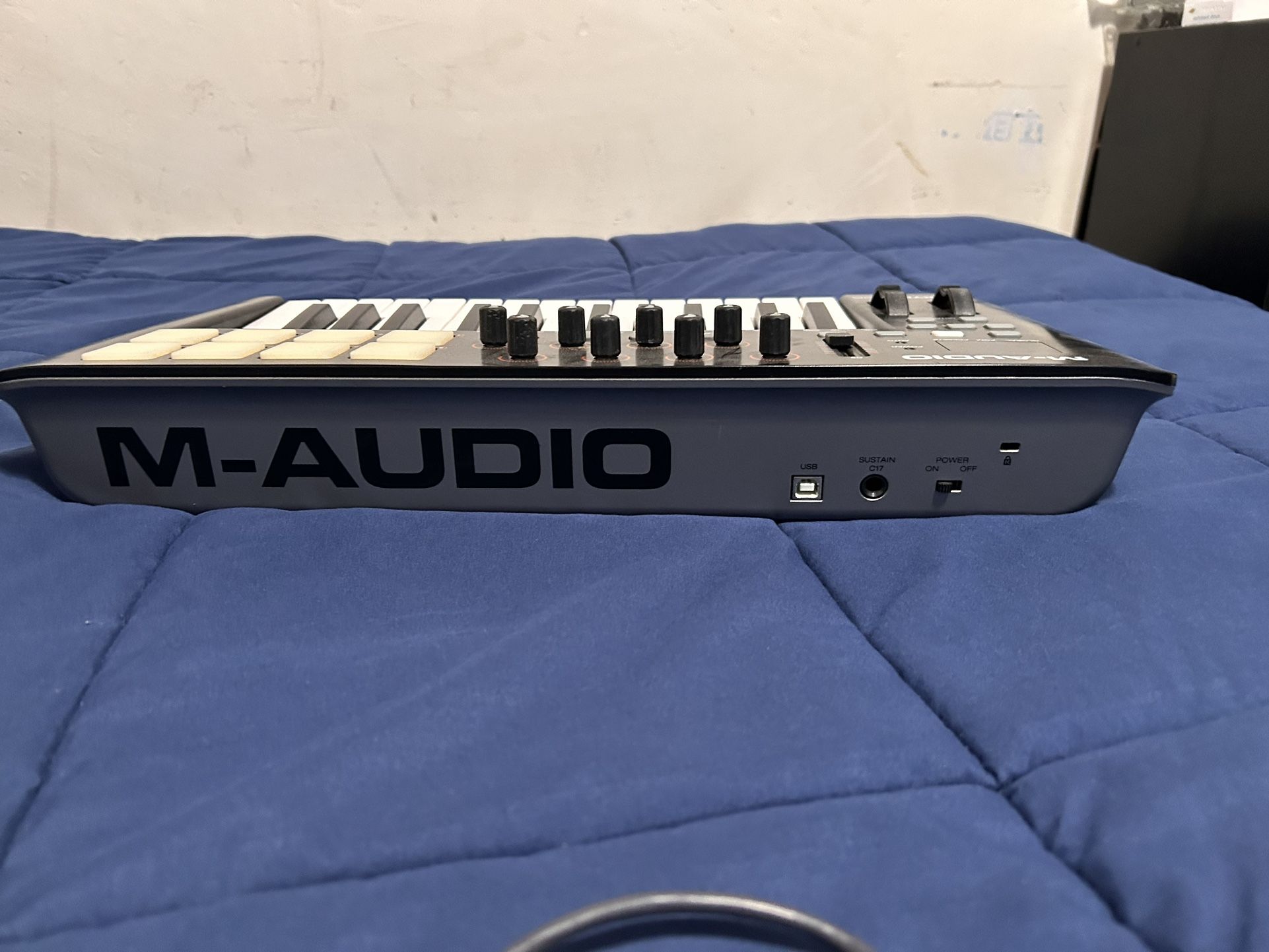 m-audio oxygen 25 piano and beat maker