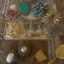 Vintage Pins And Brooches 
