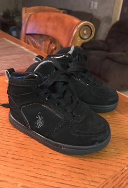 Boys shoes