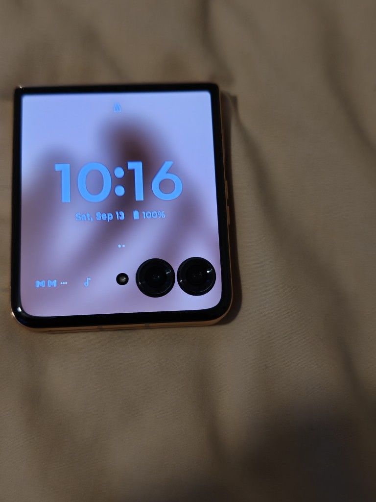 Motorola Razr Plus 2025 256gb T-Mobile & Metro PCS ( Not Unlocked) Clean IMEI