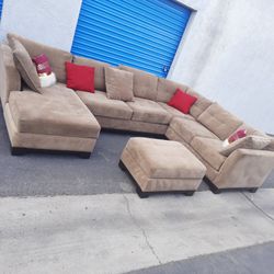 Sectional Couch 🛋 With Ottoman,  Very Nice