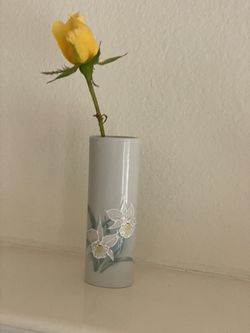 vintage flower vase 🌸 Thumbnail