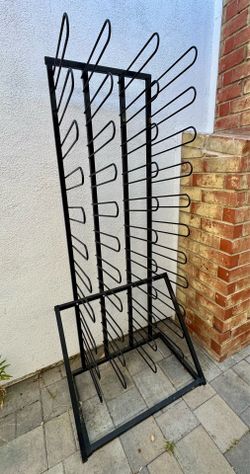 Freestanding vinyl roll floor storage rack