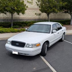 2000 Ford Crown Victoria, Excellent Condition 