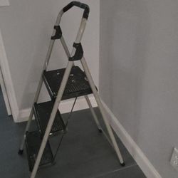 Foldable Step Ladder 