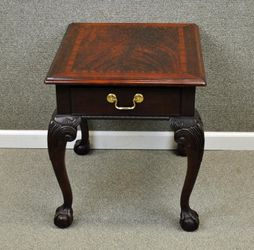 THOMASVILLE MAHOGANY CHIPPENDALE END TABLE TABLE BALL AND CLAW