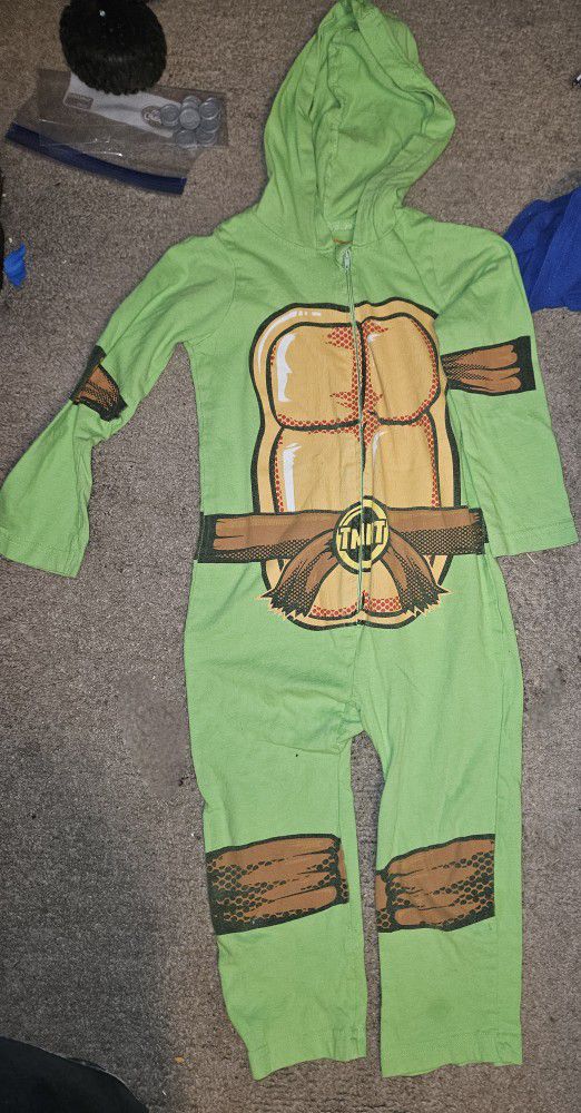 Size 5T Ninja Turtle Outfit