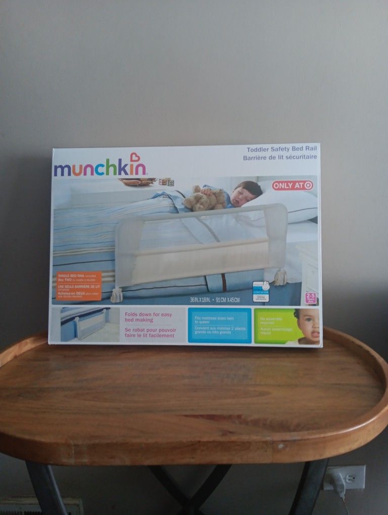 New In Box Munchkin Toddler Safety Bed Rail