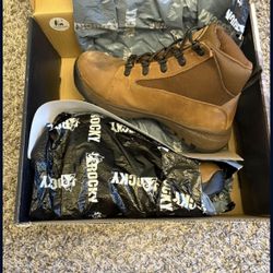 Brand New Rocky Spike Big Kid Waterproof Outdoor Boot, Size 5M