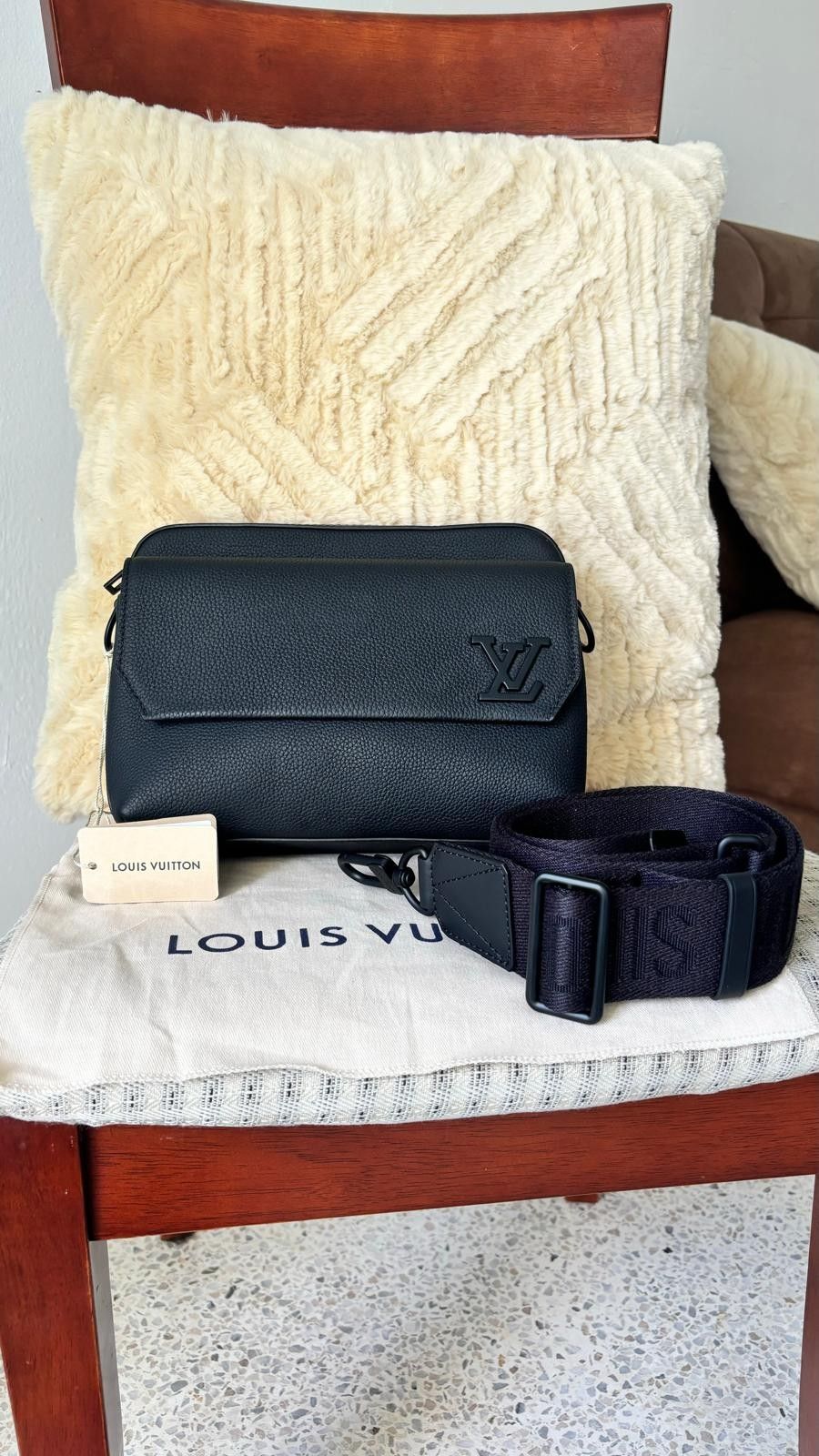 Louis Vuitton Men Bag Authentic
