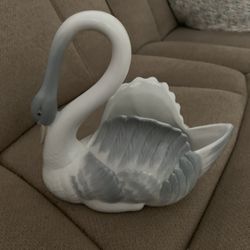 Vintage LLADRO Porcelain Swan Vase/Planter 1983
