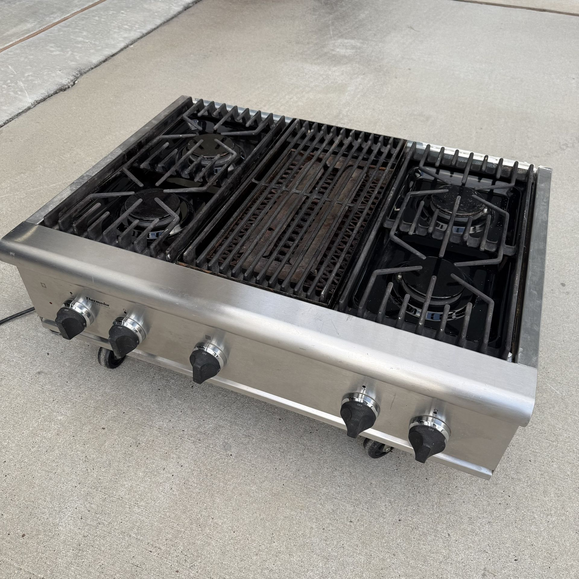 Thermador Professional Gas Cooktop GPS364GLS 36” Stainless Steel SEE ALL PICS READ DESCRIPTION It is Used. A friend of mine remodeled his kitchen. Th