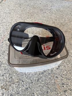 Hollis M-1 scuba mask