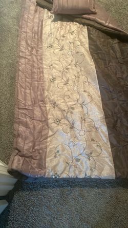 Floral Embroidered Comforter Set