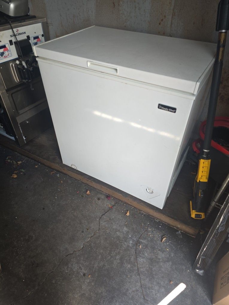 Magic Chef FREEZER