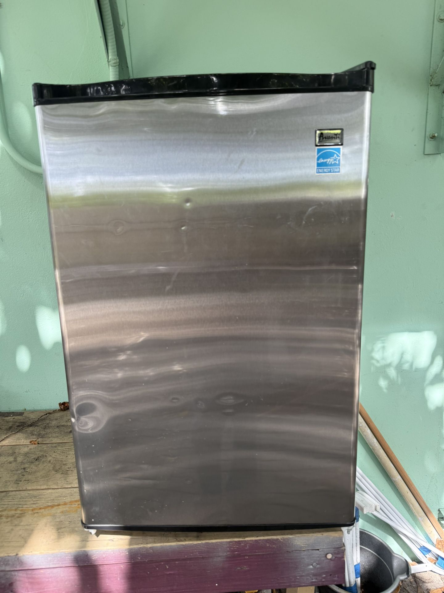 Avanti Mini Fridge.