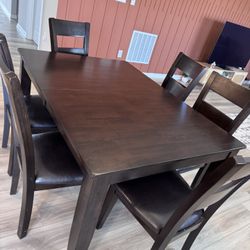 6 Pc Dinning Table With Butterfly Leaf