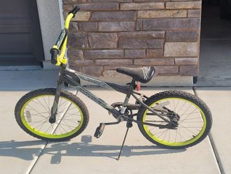 Huffy 20 In. Rock It Boys' Bike, Metallic Black with Neon Yellow Accents