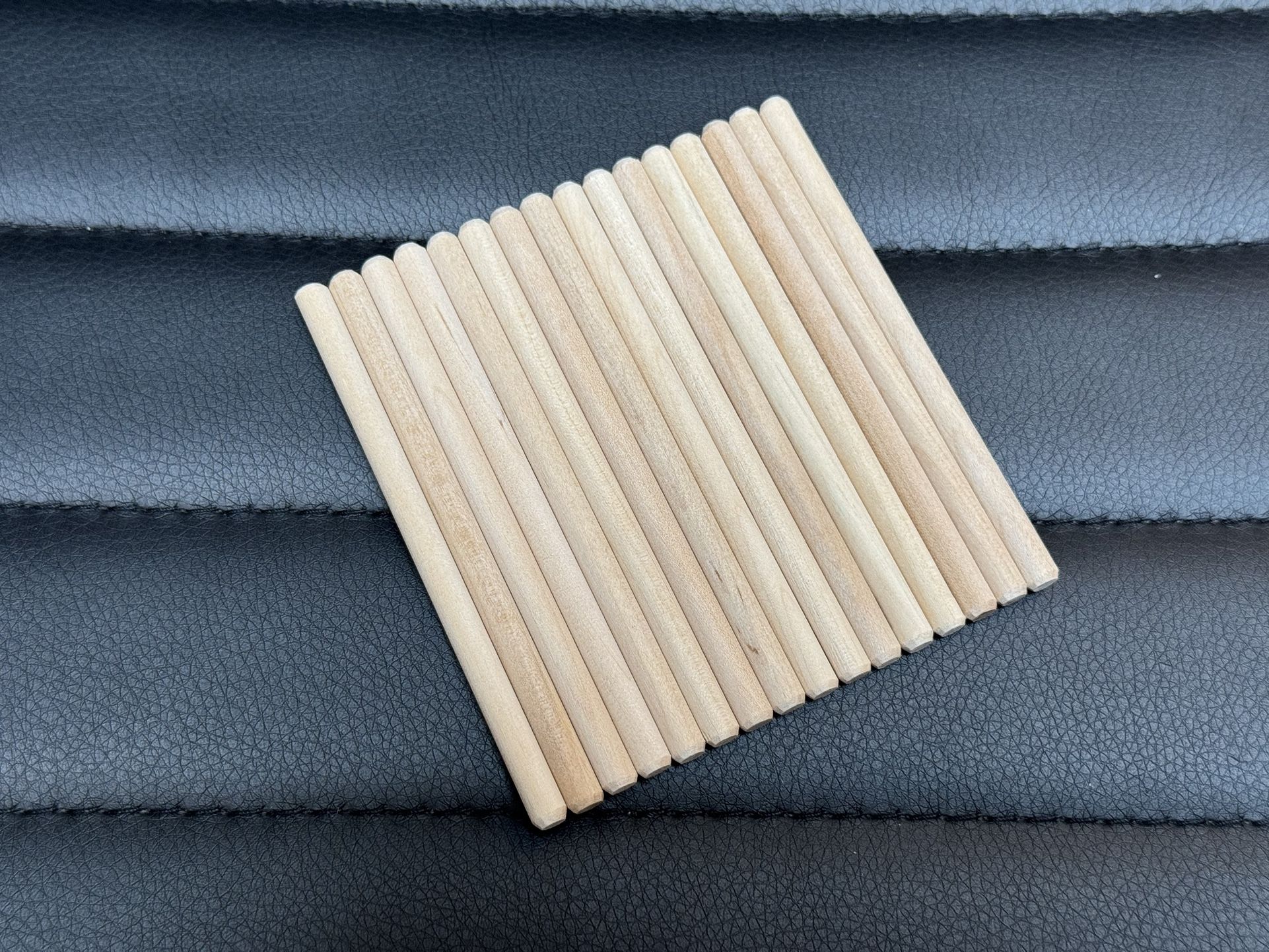 100 pcs Wooden Dowel Rods, 4 x 1/4 Inch Natural Wood Dowel Sticks for Crafts and DIY