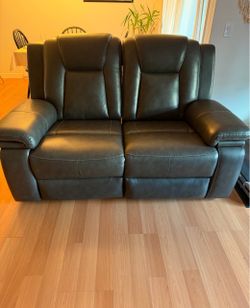 Ashley Furniture Black Power Reclining Loveseat – USB Charging