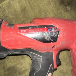 Milwaukee M18 Brad Nailer
