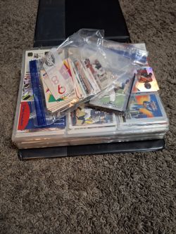 ~780 Football Cards in Good Condition