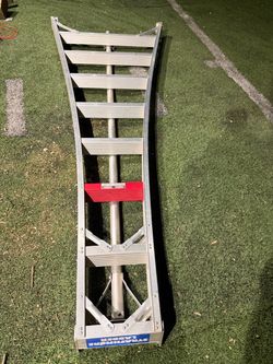 Strathmore Aluminum Ladder 8ft