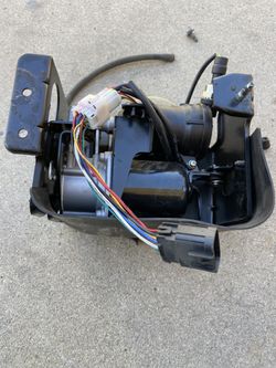 2007-2014 Chevy -GMC Suspension Air Compresor Like New Conditions