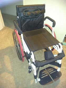 1x Leo 2 lightest standing manual wheel chair 18"