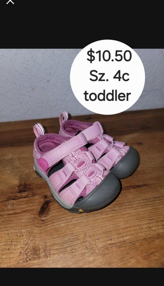 Toddler Girl Keens Sandles Sz. 4c