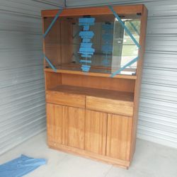 Solid Oak China Hutch/China Cabinet
