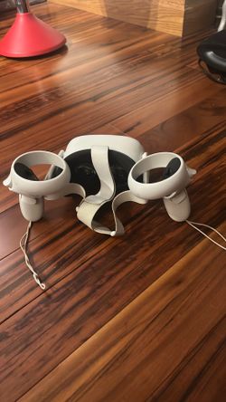 Oculus quest 2 with controllers - 128 gigs (In person pickup only)