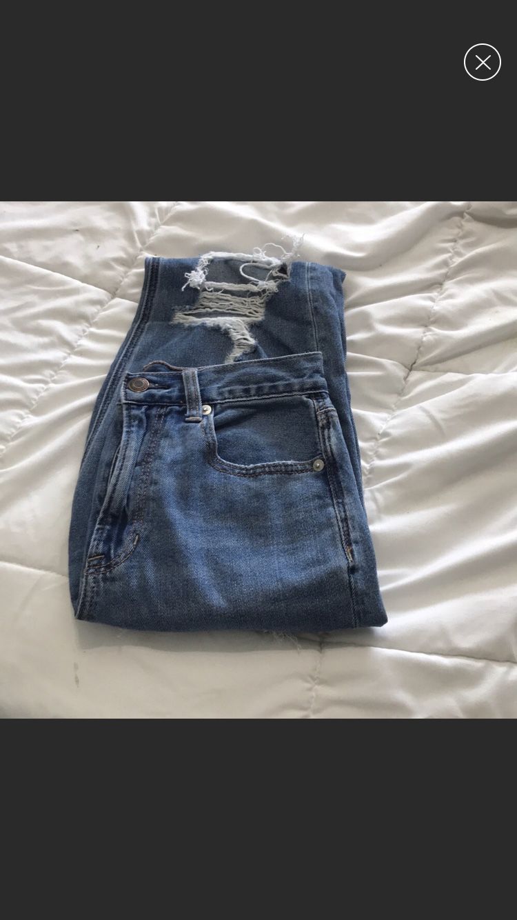 AMERICAN EAGLE MOM JEANS for Sale in Helotes, TX - OfferUp
