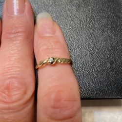 14 karat gold ring with diamond