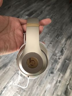 BEATS BY DRE - WIRELESS STUDIO EDITION - WHITE + GOLD