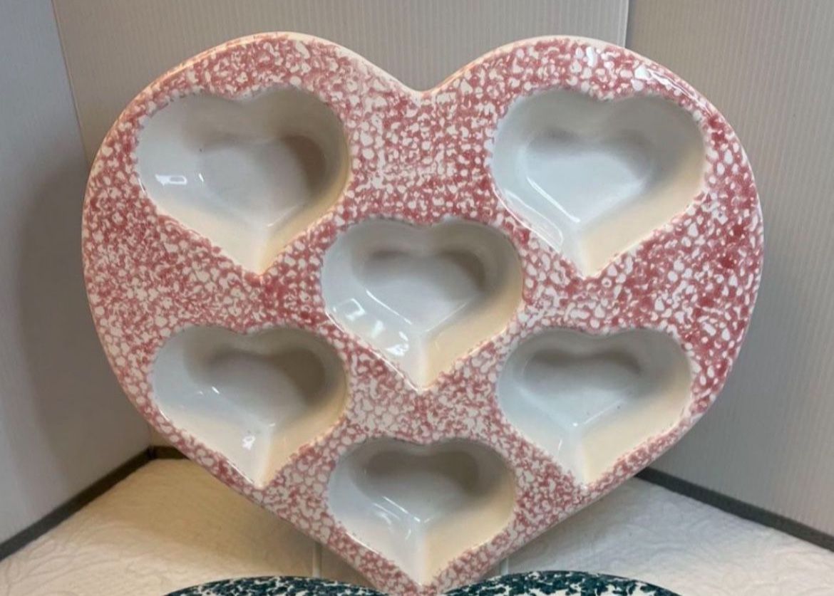 Heart shaped, muffin stoneware.. 12x11 Muffins 2”x3”.. 
