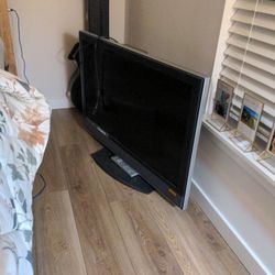 Sony Bravia TV (40")