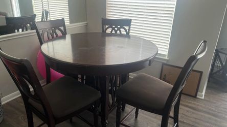 Round table (4chairs)