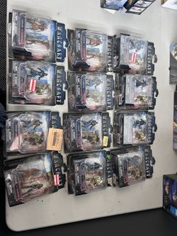 Warcraft Mini Action Figures BUY ONE GET ONE FREE 